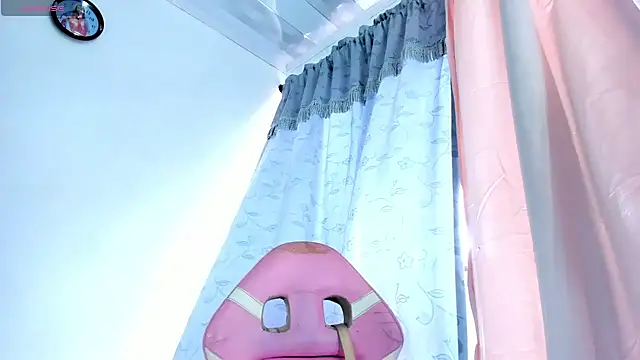 Snapshot of briitany_hot chatting on October 8, 6:38 pm briitany hot online show from October 8, 6:38 pm