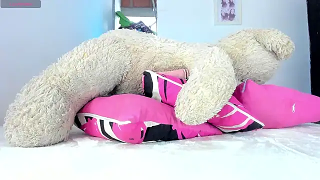 Snapshot of briitany_hot chatting on November 12, 5:24 pm briitany hot online show from November 12, 5:24 pm