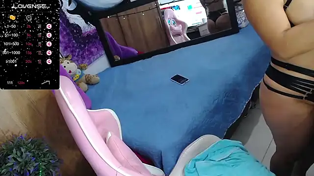 MarilynJones online show from December 11, 3:35 am