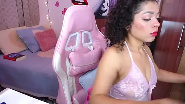 MarilynJones online show from February 13, 6:52 am