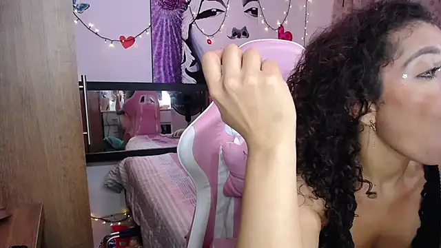 MarilynJones online show from February 24, 2:19 am