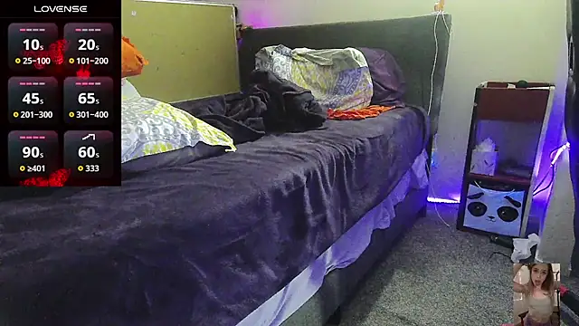 Blondiewithanass online show from March 11, 5:57 am