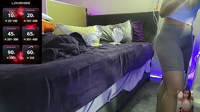 Blondiewithanass online show from April 20, 11:06 pm