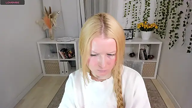 Laly Peach online show from April 23, 11:42 am