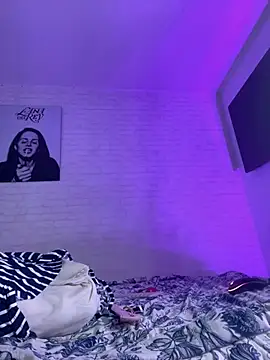 Snapshot of Niky_Love chatting on December 15, 9:13 am Niky Love online show from December 15, 9:13 am