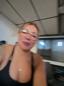Snapshot of DIANITA_1988 chatting on May 27, 2:25 pm DIANITA 1988 online show from May 27, 2:25 pm