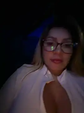 Snapshot of DIANITA_1988 chatting on July 21, 3:09 am DIANITA 1988 online show from July 21, 3:09 am