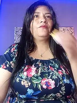 Snapshot of salomexlove_20 chatting on June 6, 1:38 pm salomexlove 20 online show from June 6, 1:38 pm