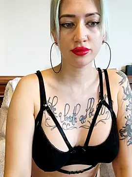 Snapshot of Fuck-Gina chatting on November 11, 10:26 am Fuck-Gina online show from November 11, 10:26 am