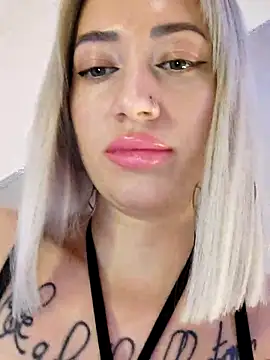 Snapshot of Fuck-Gina chatting on November 30, 8:35 pm Fuck-Gina online show from November 30, 8:35 pm