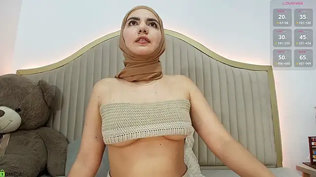 dalilasaadi  online show from April 9, 1:27 am