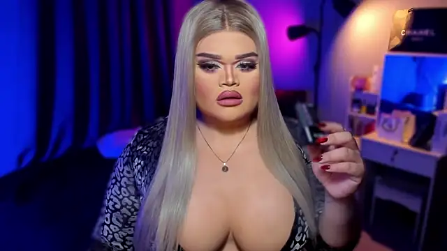 KarolinaThompson online show from December 15, 4:15 pm