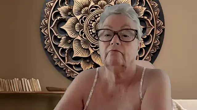 GrannyChrissy68 online show from March 4, 2:23 pm