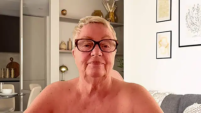 GrannyChrissy68 online show from April 8, 5:02 pm
