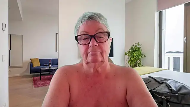 GrannyChrissy68 online show from April 21, 12:33 pm