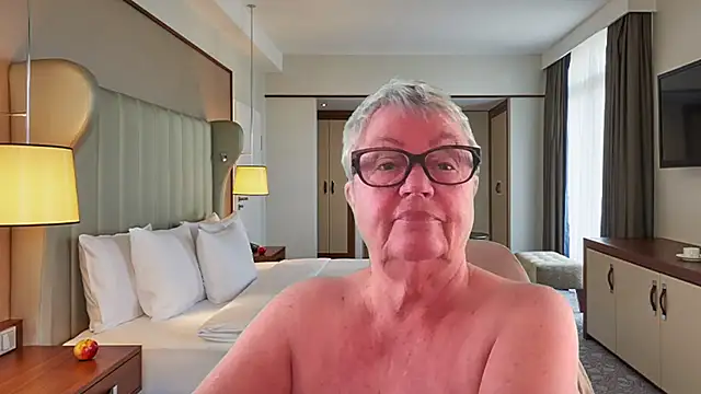 GrannyChrissy68 online show from June 9, 1:23 pm