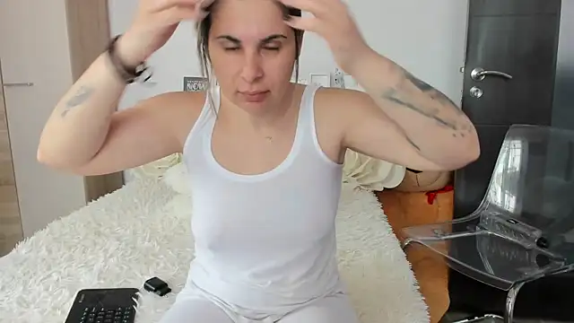 sweetemy4u online show from April 24, 8:28 am