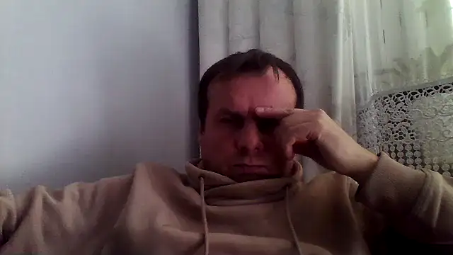 Snapshot of grzes19763 chatting on May 13, 8:34 am grzes19763 online show from May 13, 8:34 am