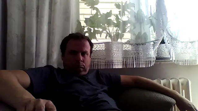 Snapshot of grzes19763 chatting on May 20, 9:37 am grzes19763 online show from May 20, 9:37 am
