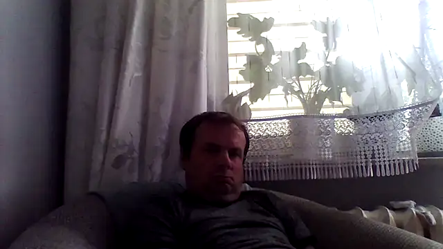 Snapshot of grzes19763 chatting on June 3, 2:33 pm grzes19763 online show from June 3, 2:33 pm