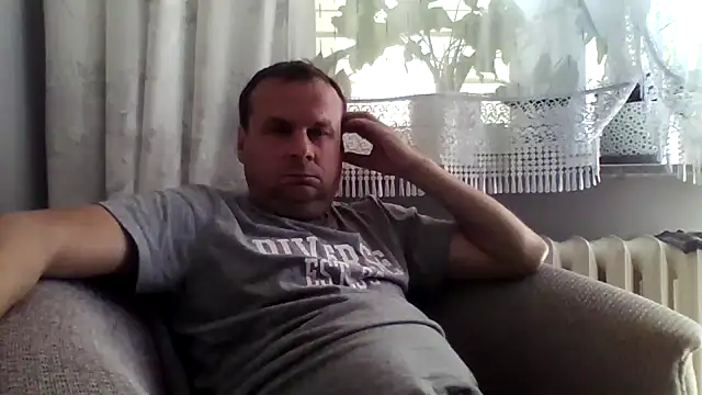 Snapshot of grzes19763 chatting on June 9, 8:26 am grzes19763 online show from June 9, 8:26 am