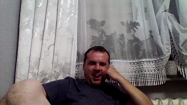 Snapshot of grzes19763 chatting on June 18, 8:02 pm grzes19763 online show from June 18, 8:02 pm