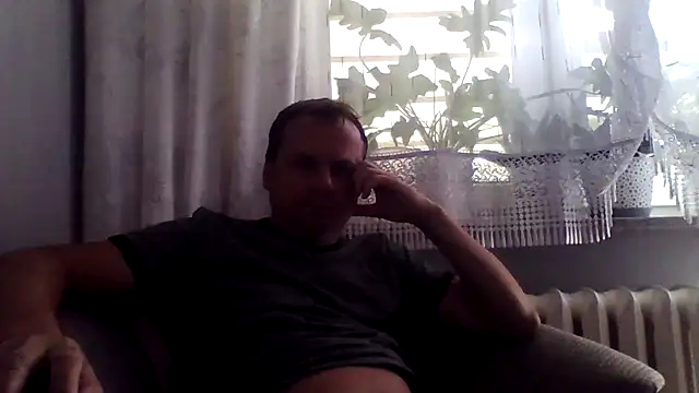 Snapshot of grzes19763 chatting on July 6, 8:11 am grzes19763 online show from July 6, 8:11 am