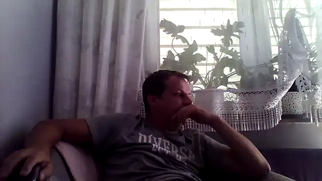 Snapshot of grzes19763 chatting on July 18, 10:41 am grzes19763 online show from July 18, 10:41 am