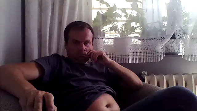 Snapshot of grzes19763 chatting on July 21, 10:39 am grzes19763 online show from July 21, 10:39 am