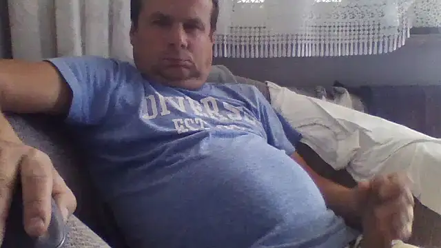 Snapshot of grzes19763 chatting on July 25, 2:47 pm grzes19763 online show from July 25, 2:47 pm