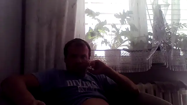 Snapshot of grzes19763 chatting on July 31, 8:47 am grzes19763 online show from July 31, 8:47 am