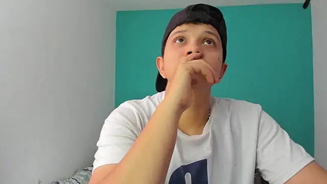 Snapshot of alex-queen- chatting on November 1, 6:54 pm alex-queen- online show from November 1, 6:54 pm