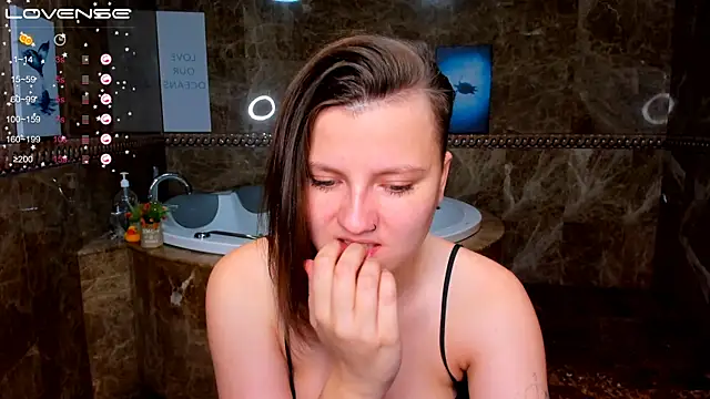 MelindaTin online show from November 24, 12:32 am