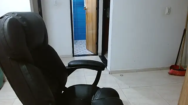 Ixchel Anaid online show from March 27, 12:05 pm