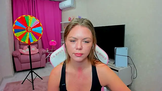 Strawberrye online show from February 10, 3:21 am