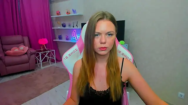 Snapshot of Strawberrye chatting on April 29, 3:21 am Strawberrye online show from April 29, 3:21 am