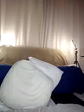 Snapshot of estrella_tasty chatting on March 12, 1:25 am estrella tasty online show from March 12, 1:25 am