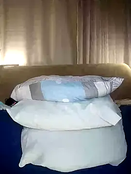 Snapshot of estrella_tasty chatting on March 21, 2:39 am estrella tasty online show from March 21, 2:39 am