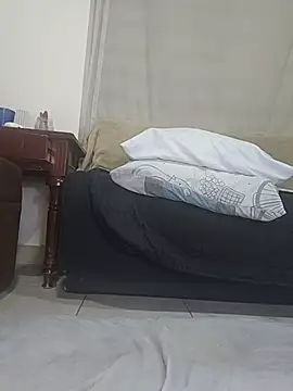 Snapshot of estrella_tasty chatting on September 27, 1:43 am estrella tasty online show from September 27, 1:43 am