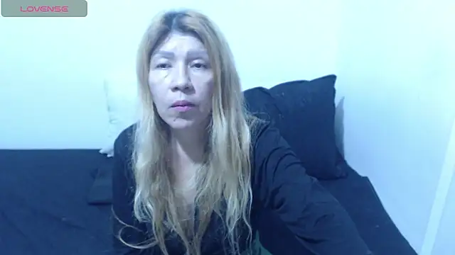 Snapshot of Dulce-Bella chatting on May 8, 2:44 pm Dulce-Bella online show from May 8, 2:44 pm