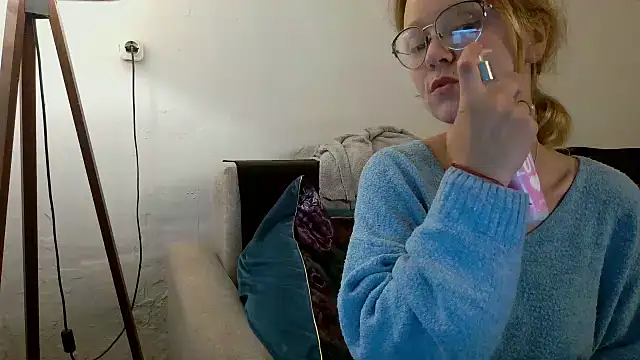 Snapshot of little-leni chatting on May 30, 8:06 pm little-leni online show from May 30, 8:06 pm
