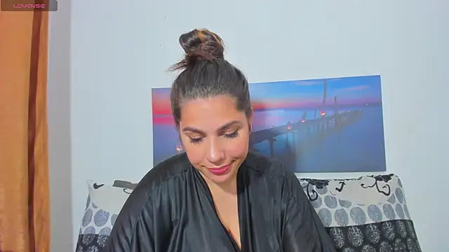 Snapshot of Emma_Muller32 chatting on July 18, 11:19 pm Emma Muller32 online show from July 18, 11:19 pm