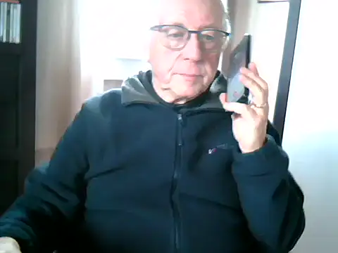 Snapshot of johnjohn622662 chatting on February 10, 2:32 pm johnjohn622662 online show from February 10, 2:32 pm