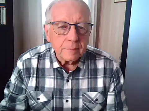 Snapshot of johnjohn622662 chatting on April 7, 9:10 am johnjohn622662 online show from April 7, 9:10 am