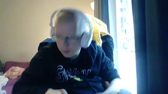 Snapshot of David250692 chatting on November 20, 12:38 pm David250692 online show from November 20, 12:38 pm