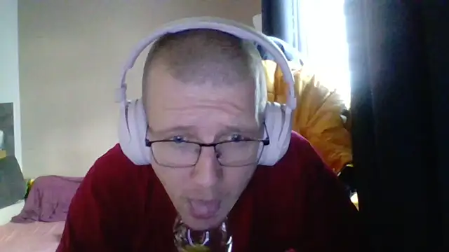 Snapshot of David250692 chatting on November 23, 11:21 am David250692 online show from November 23, 11:21 am