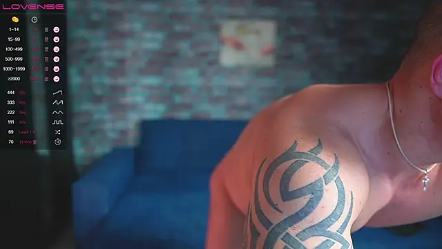 Snapshot of mark_normal chatting on February 11, 10:39 pm mark normal online show from February 11, 10:39 pm