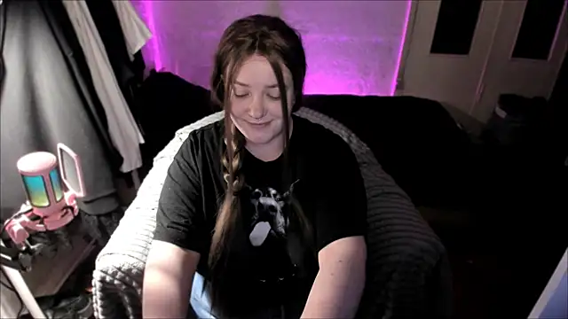 Snapshot of Sophia_Edwards chatting on May 7, 8:25 pm Sophia Edwards online show from May 7, 8:25 pm