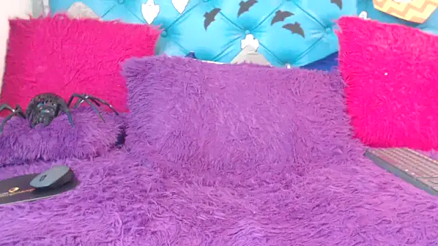 SARAWILLS online show from October 18, 2:40 pm