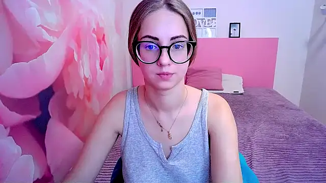 AliceAdams online show from December 13, 7:58 am